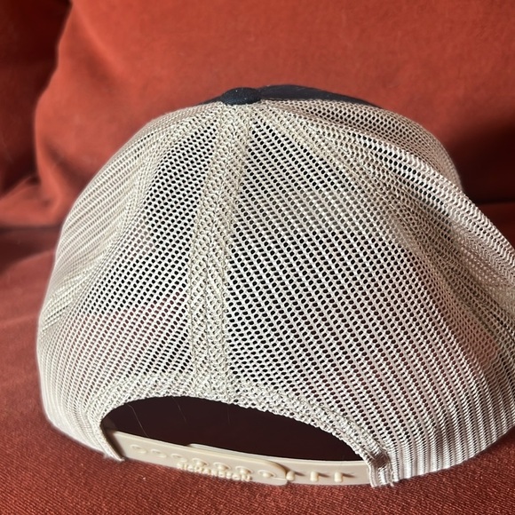 NWOT Ostrich brimmed rodeo /roping trucker hat - Picture 2 of 3